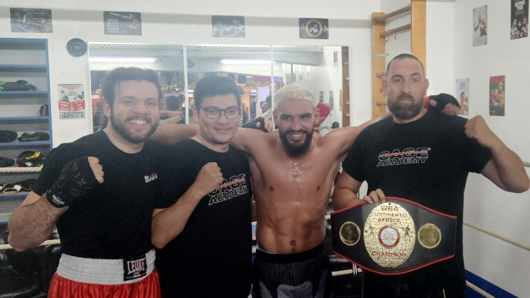 Bilel Jkitou et les coachs de boxe de la cage academy